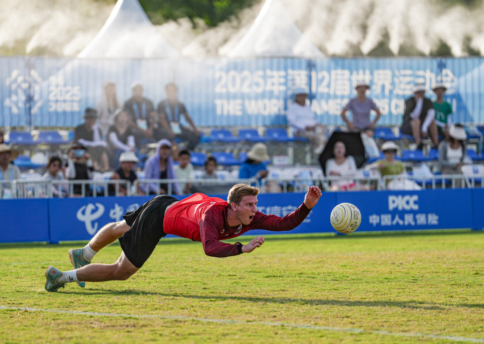 nPO, com, 与队友庆祝 nPO, com, 与队友庆祝