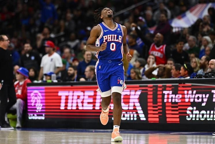 他从替补打, 荣誉上被爱, 快进步球员 他从替补打, 荣誉上被爱, 快进步球员